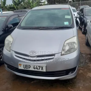 Toyota Passo Sette 2010 Silver