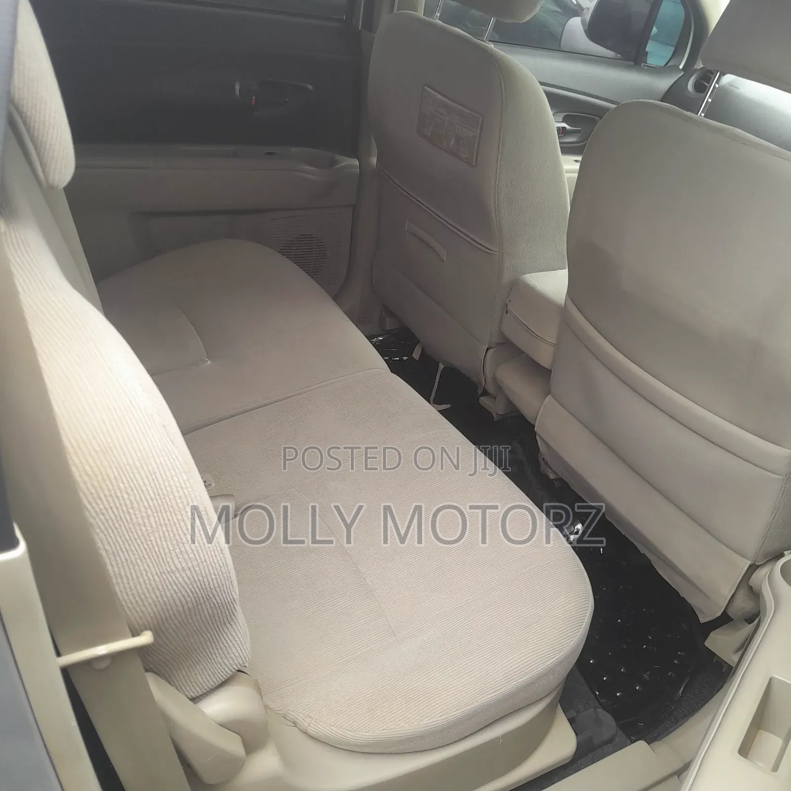 Toyota Passo Sette 2010 Silver
