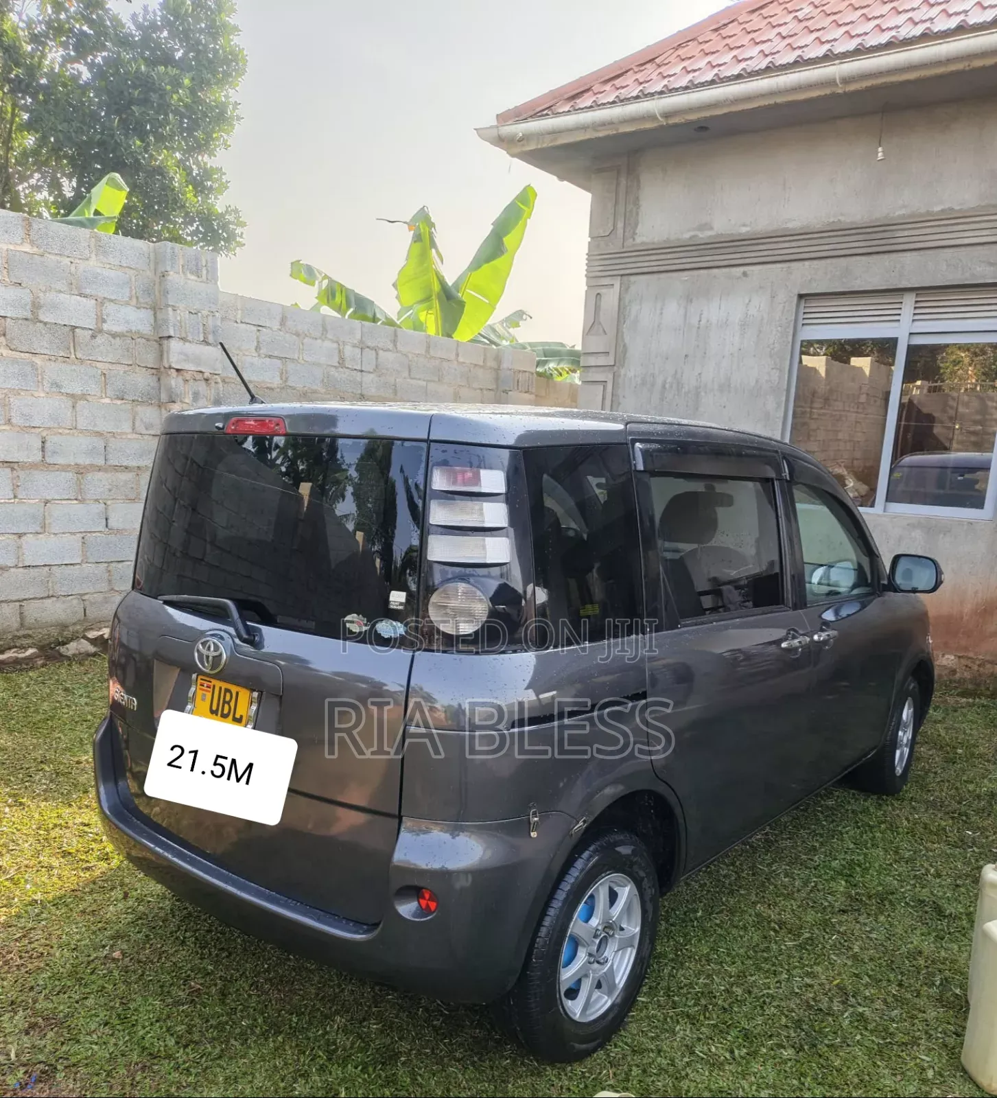 Toyota Sienta 2010 Gray