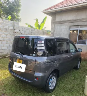 Toyota Sienta 2010 Gray