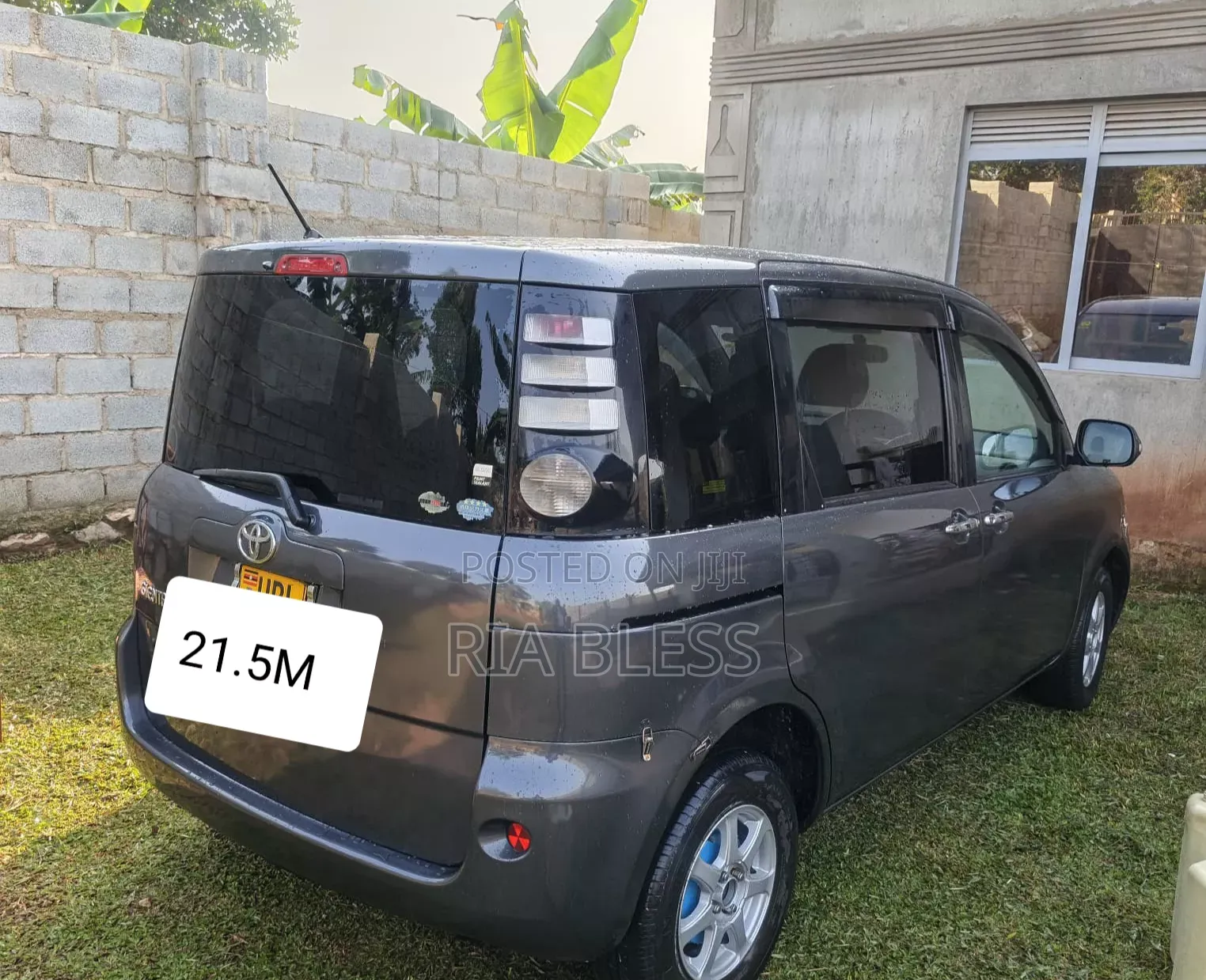 Toyota Sienta 2010 Gray