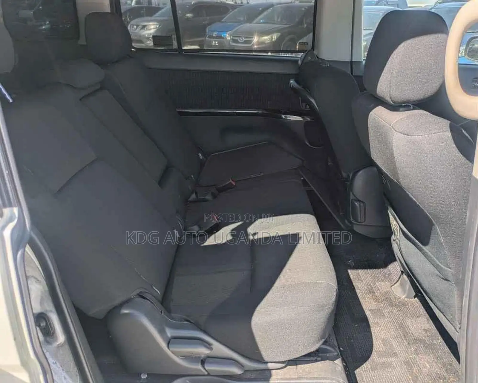 Toyota ISIS 2.0 Platana V-selection 2WD 2011 Pearl