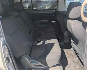 Toyota ISIS 2.0 Platana V-selection 2WD 2011 Pearl