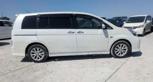 Toyota ISIS 2.0 Platana V-selection 2WD 2011 Pearl