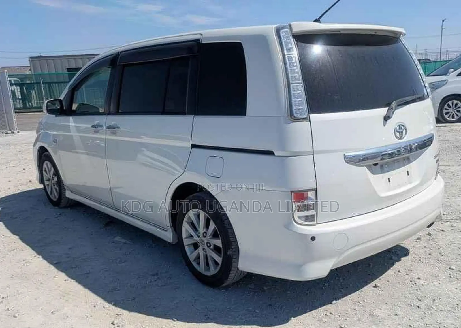 Toyota ISIS 2.0 Platana V-selection 2WD 2011 Pearl