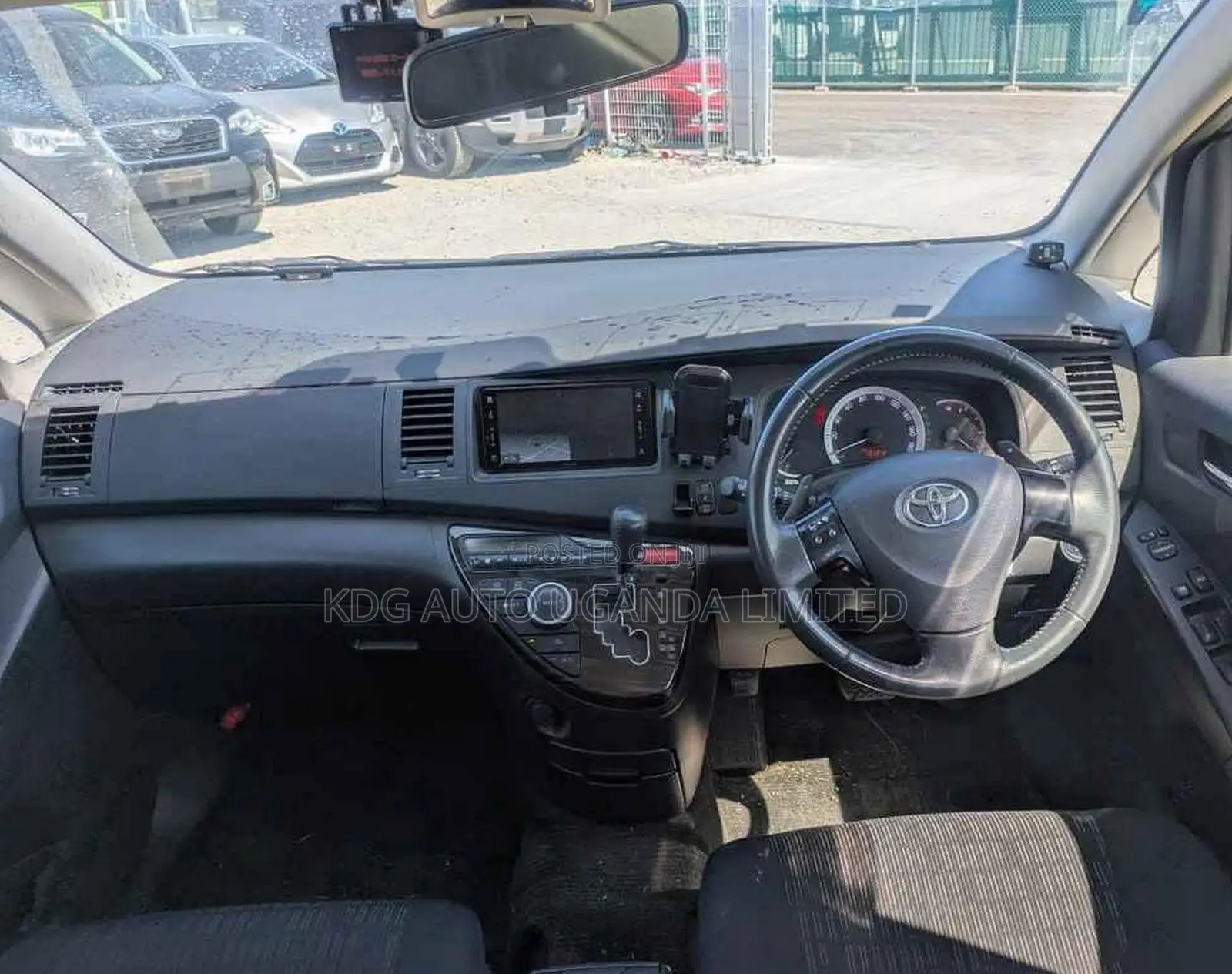 Toyota ISIS 2.0 Platana V-selection 2WD 2011 Pearl