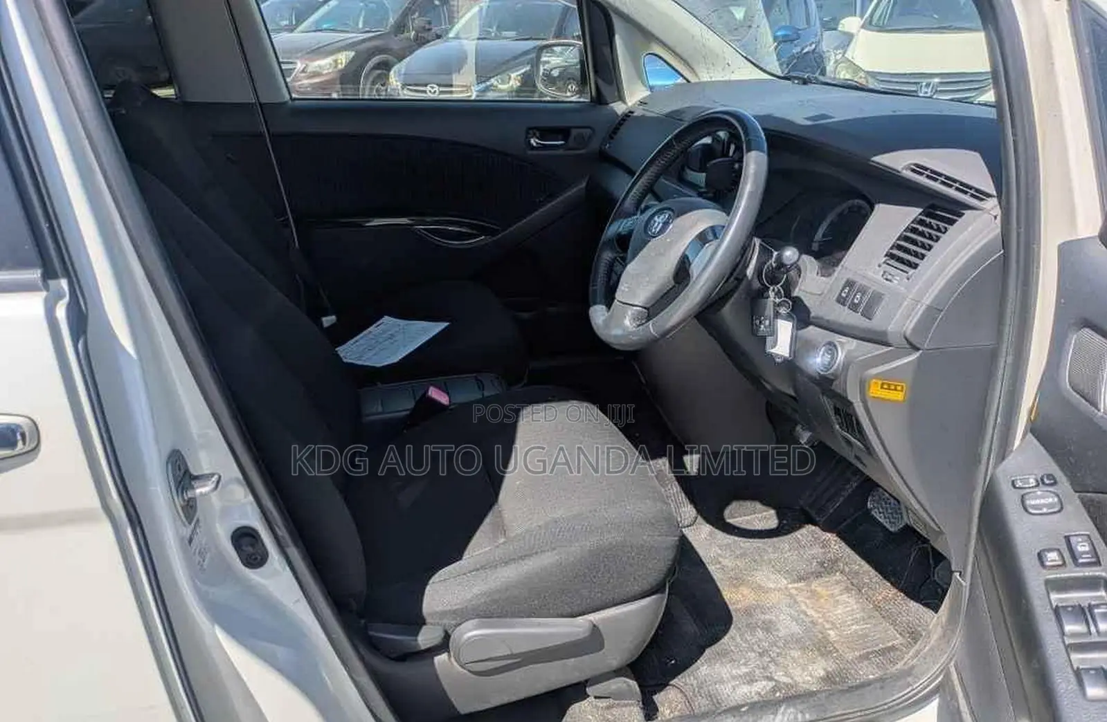 Toyota ISIS 2.0 Platana V-selection 2WD 2011 Pearl