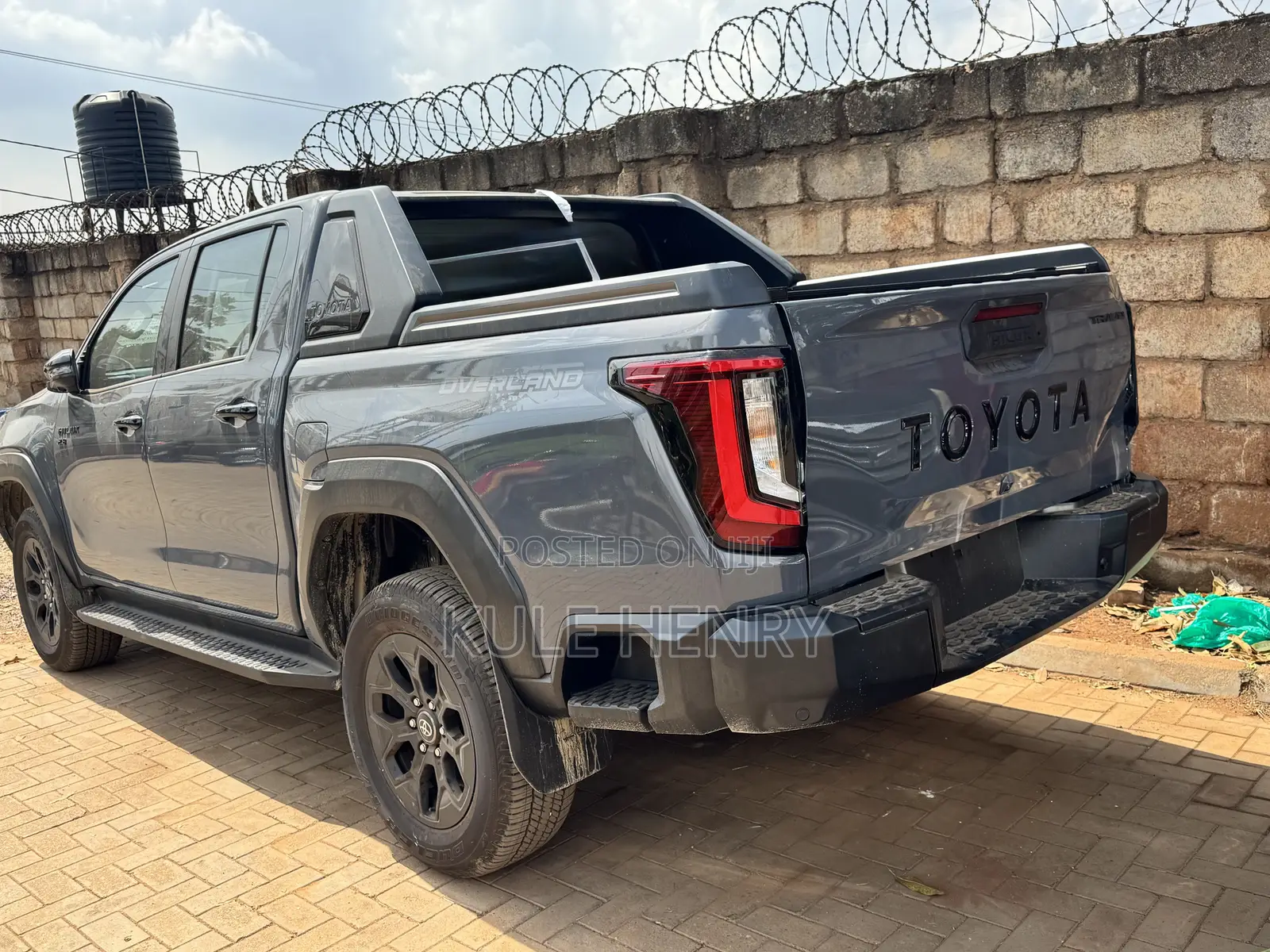 New Toyota Hilux 2025 Gray
