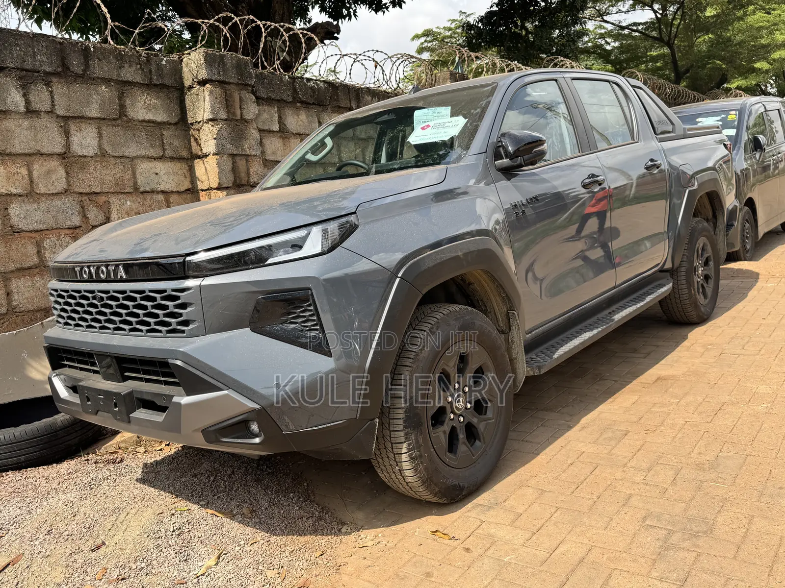 New Toyota Hilux 2025 Gray