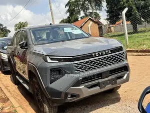 New Toyota Hilux 2025 Gray