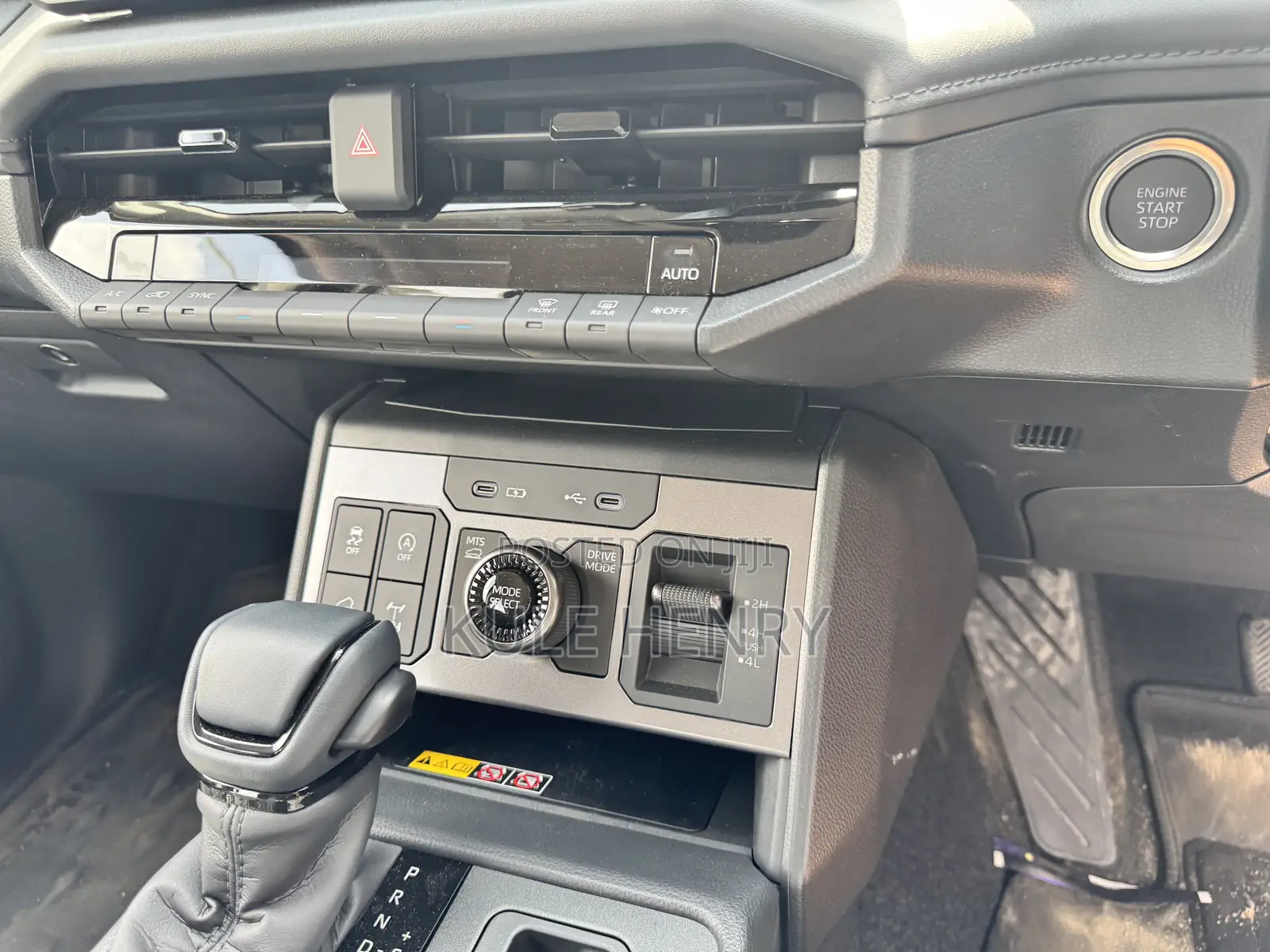 New Toyota Hilux 2025 Gray