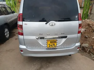 Toyota Noah 2005 Silver