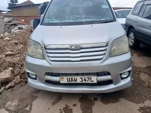 Toyota Noah 2005 Silver