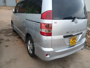 Toyota Noah 2005 Silver