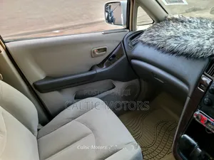 Toyota Harrier 2000 Silver