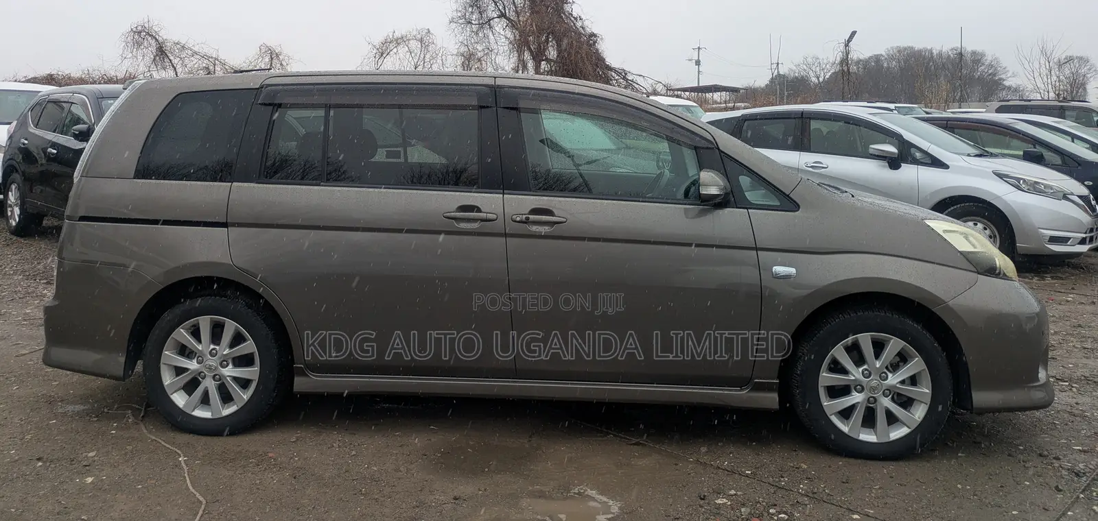 Toyota ISIS 2.0 Platana 2WD 2011 Gray
