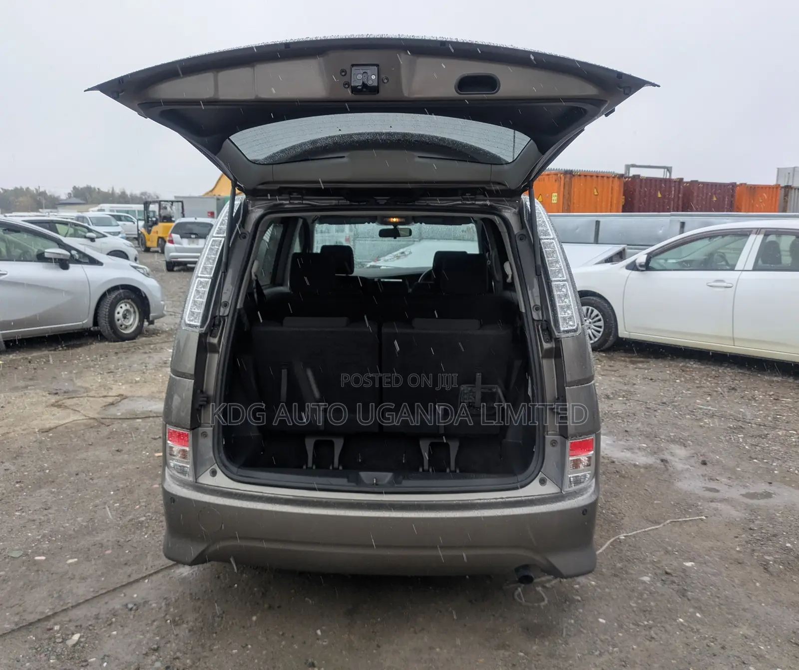 Toyota ISIS 2.0 Platana 2WD 2011 Gray