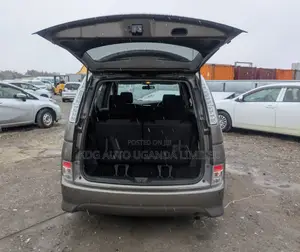 Toyota ISIS 2.0 Platana 2WD 2011 Gray