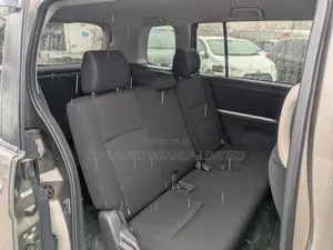 Toyota ISIS 2.0 Platana 2WD 2011 Gray