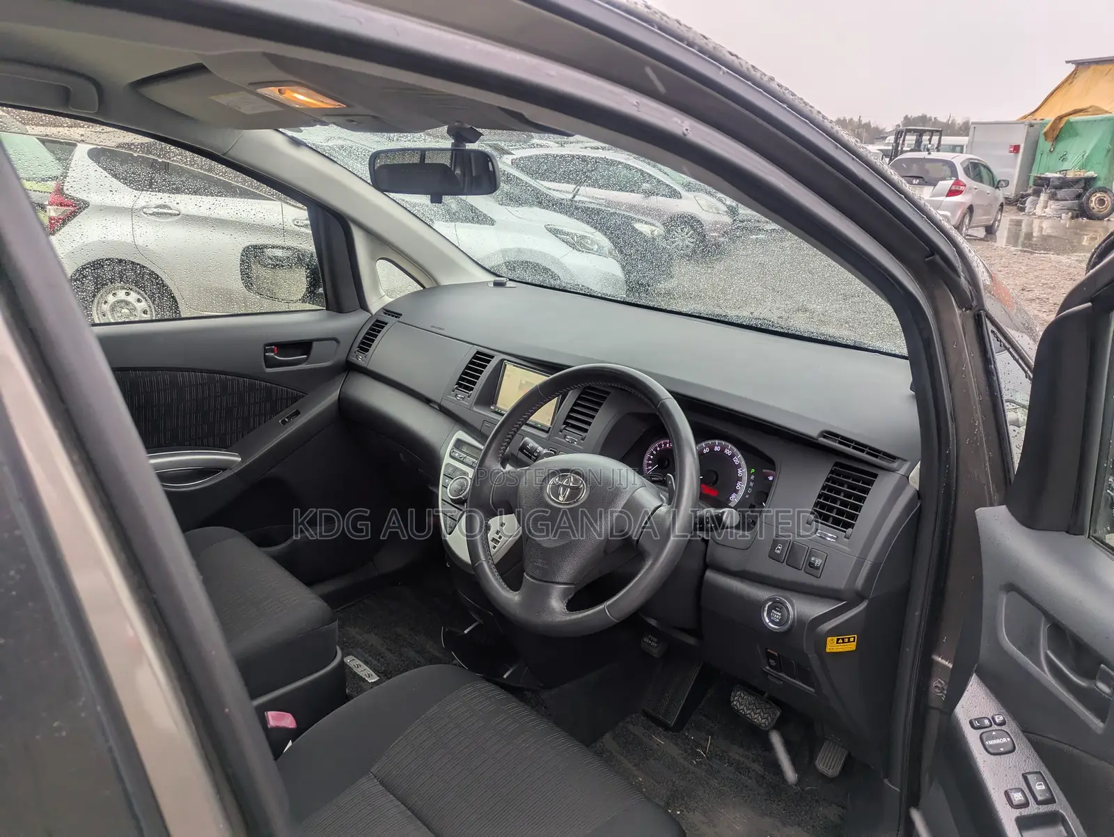 Toyota ISIS 2.0 Platana 2WD 2011 Gray