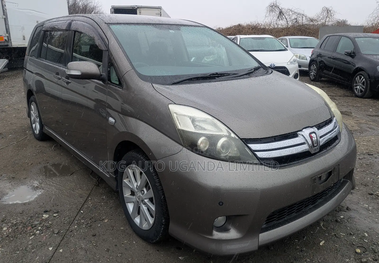 Toyota ISIS 2.0 Platana 2WD 2011 Gray