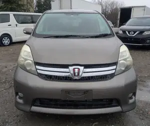 Toyota ISIS 2.0 Platana 2WD 2011 Gray