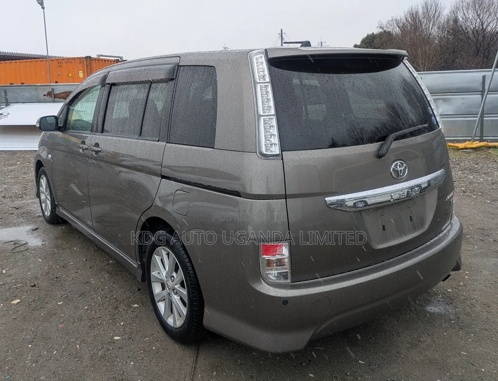 Toyota ISIS 2.0 Platana 2WD 2011 Gray