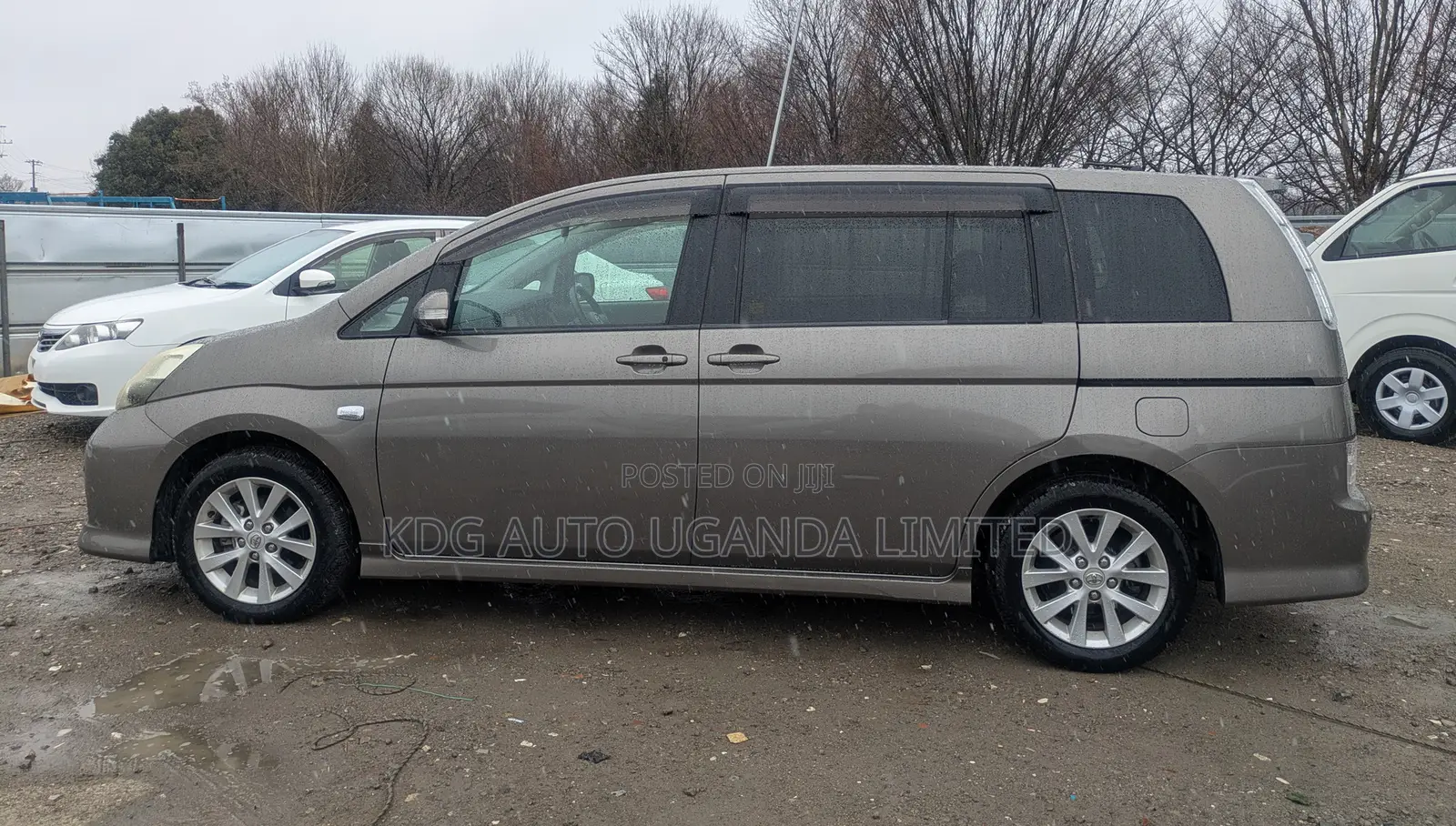 Toyota ISIS 2.0 Platana 2WD 2011 Gray