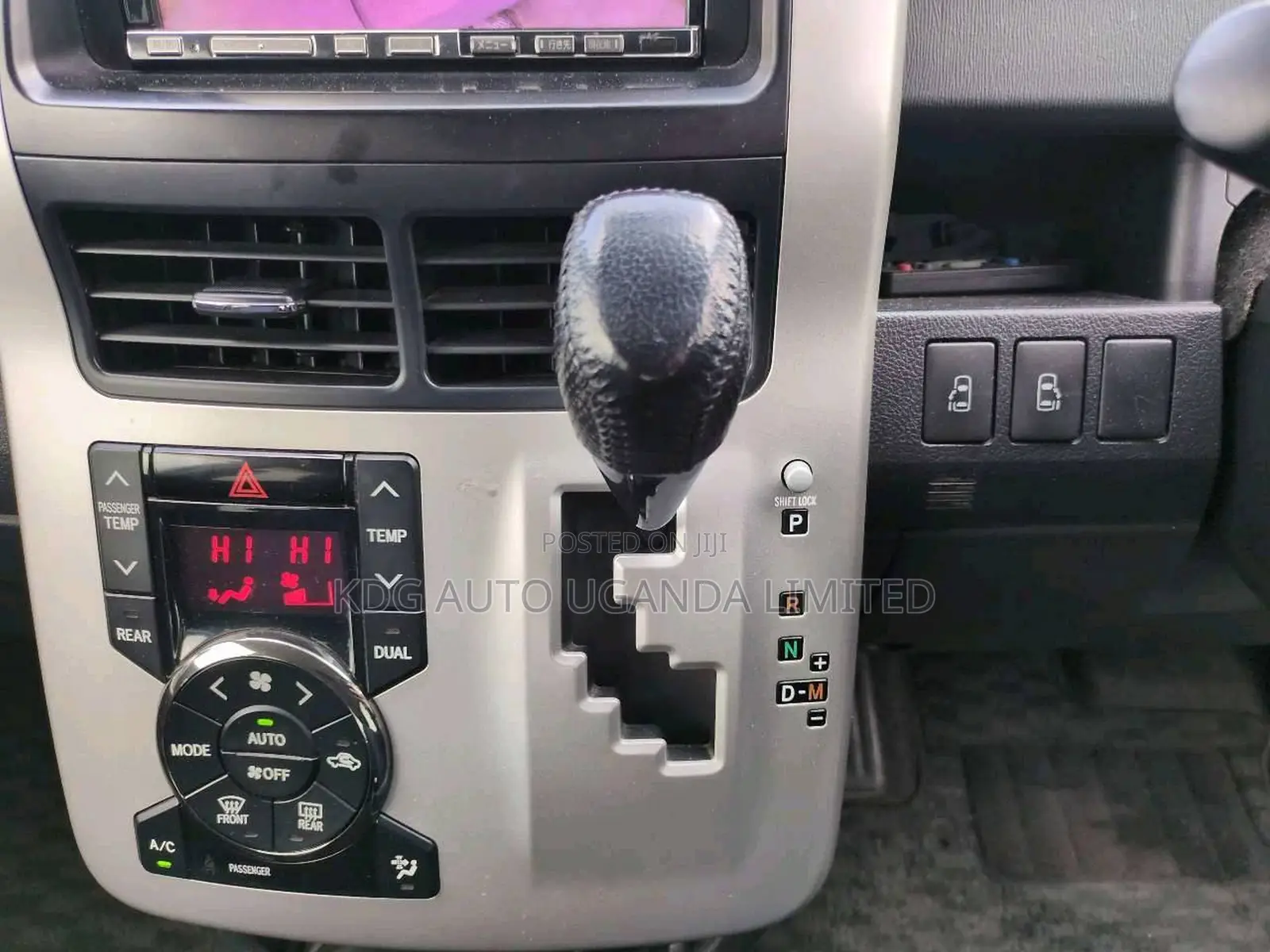 Toyota Noah 2011 Pearl