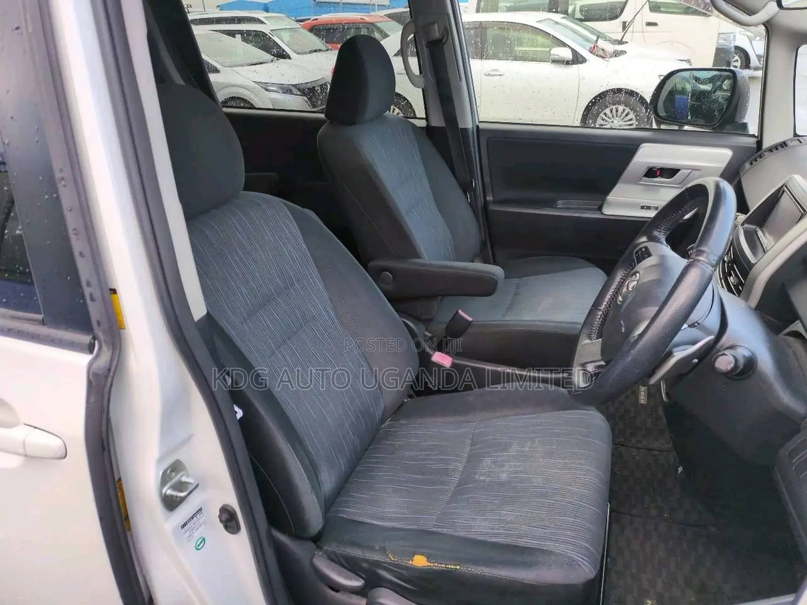 Toyota Noah 2011 Pearl
