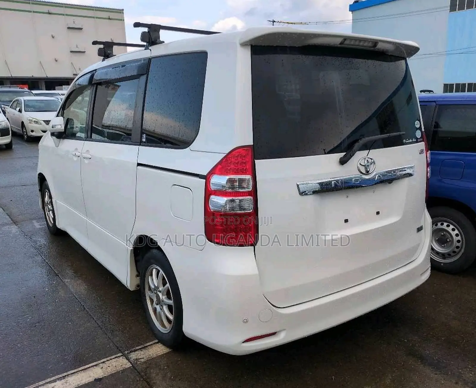 Toyota Noah 2011 Pearl