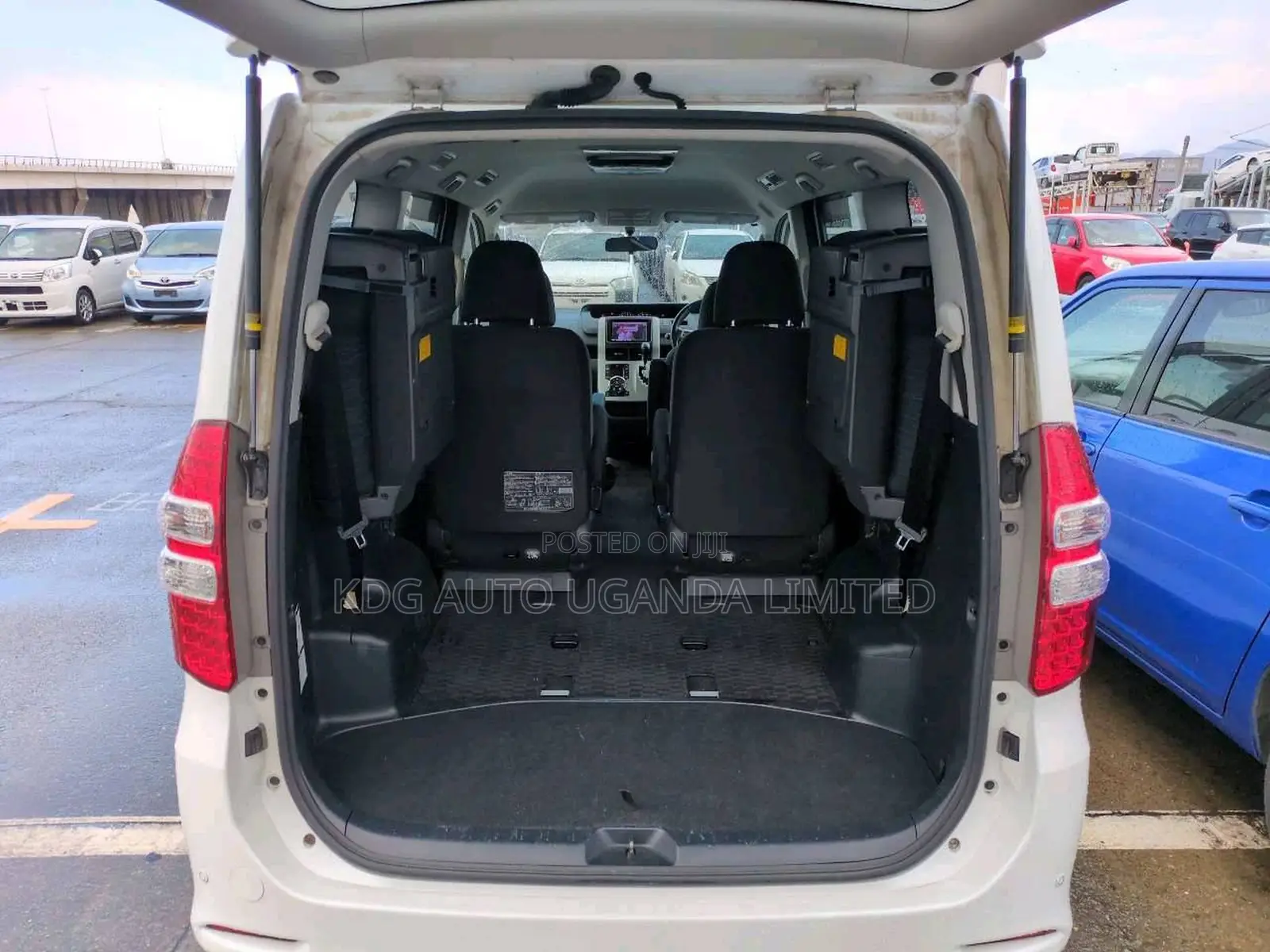 Toyota Noah 2011 Pearl