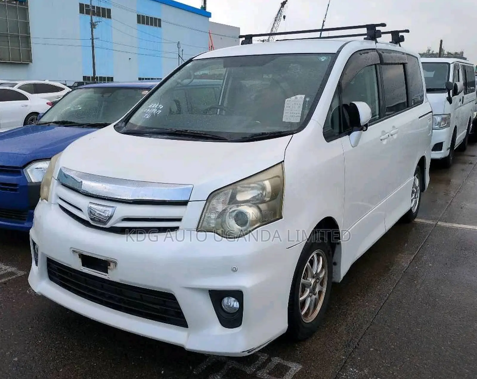 Toyota Noah 2011 Pearl