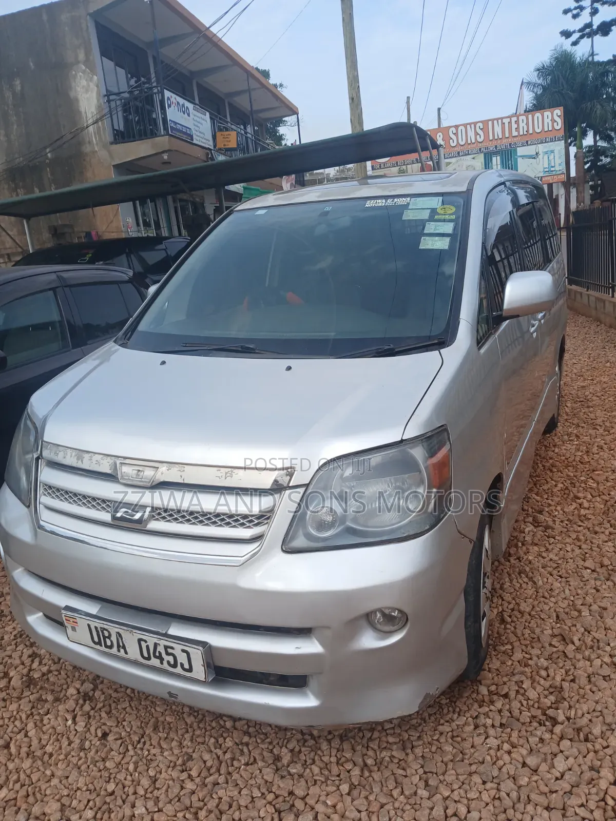 Toyota Noah 2002 Silver