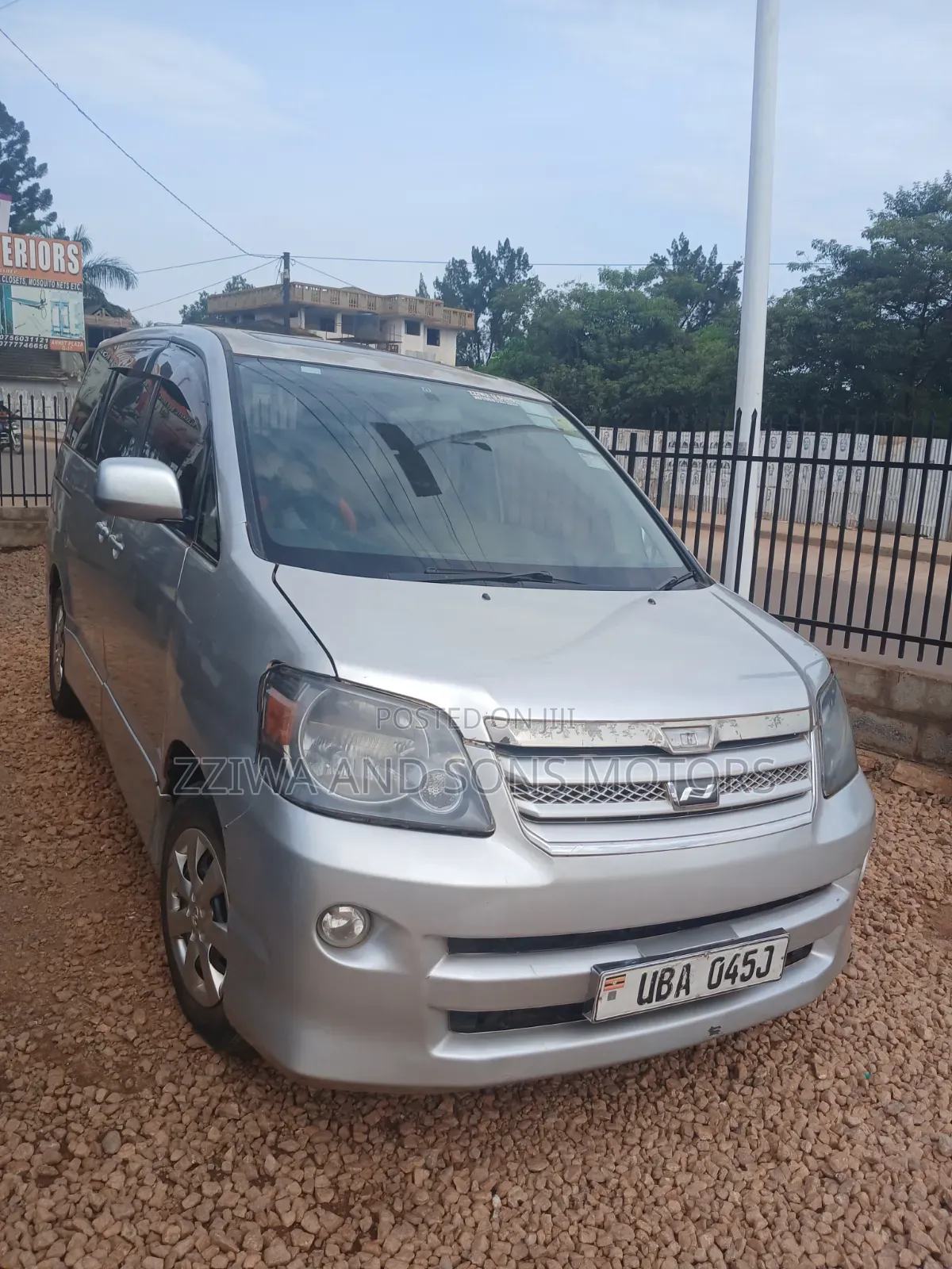 Toyota Noah 2002 Silver