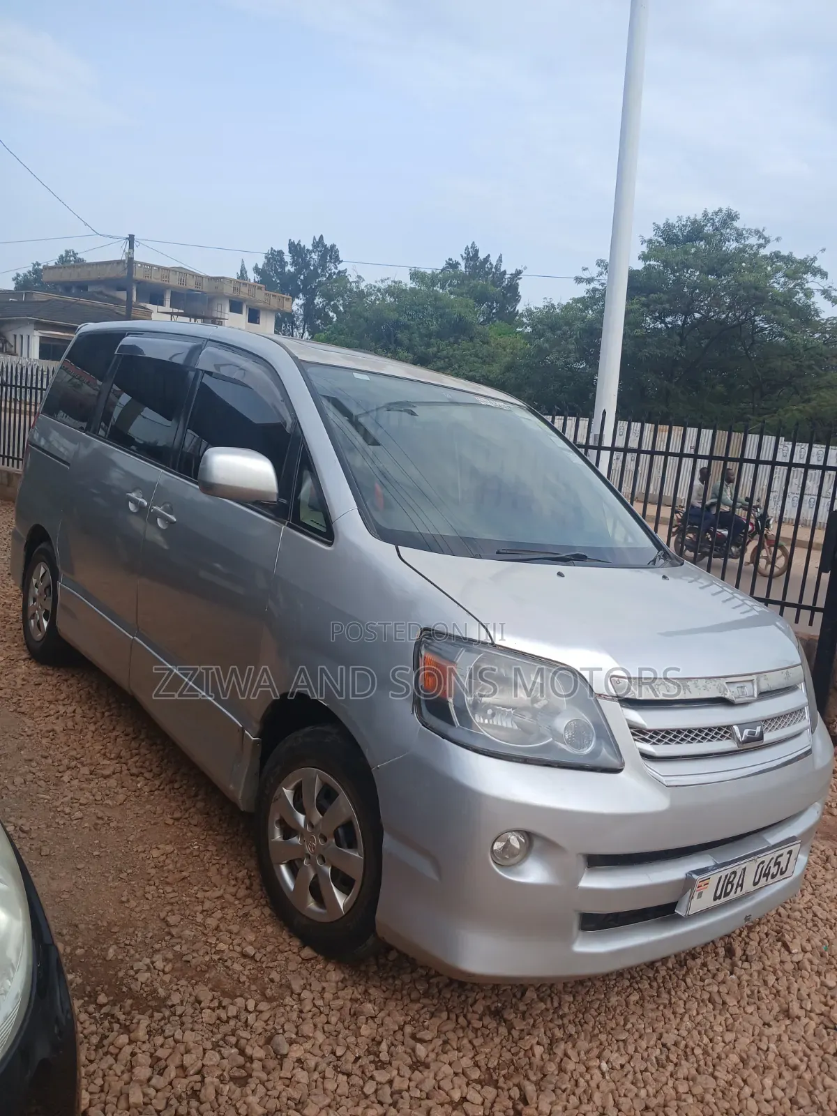Toyota Noah 2002 Silver
