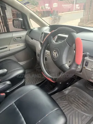 Toyota Noah 2002 Silver