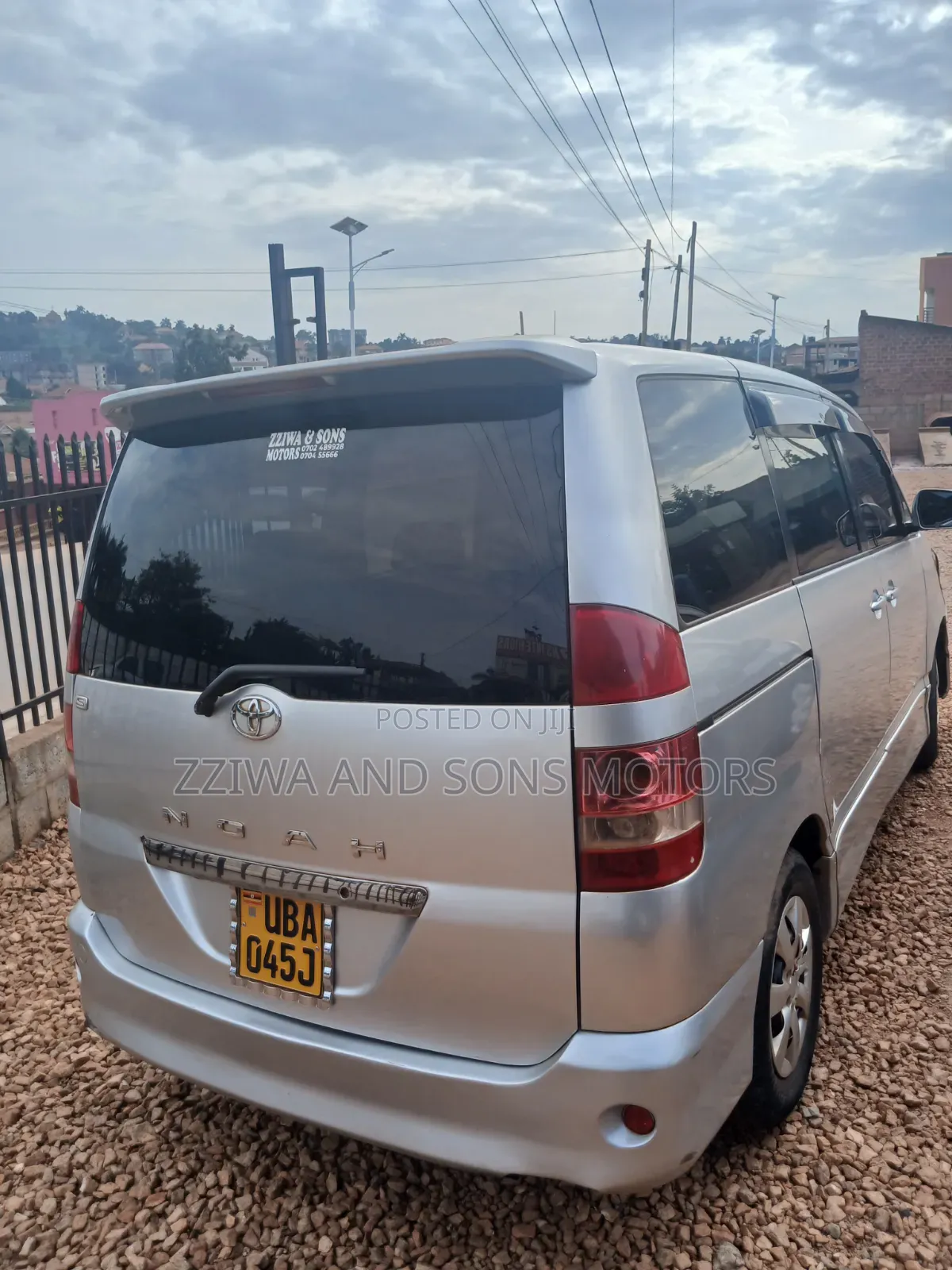 Toyota Noah 2002 Silver
