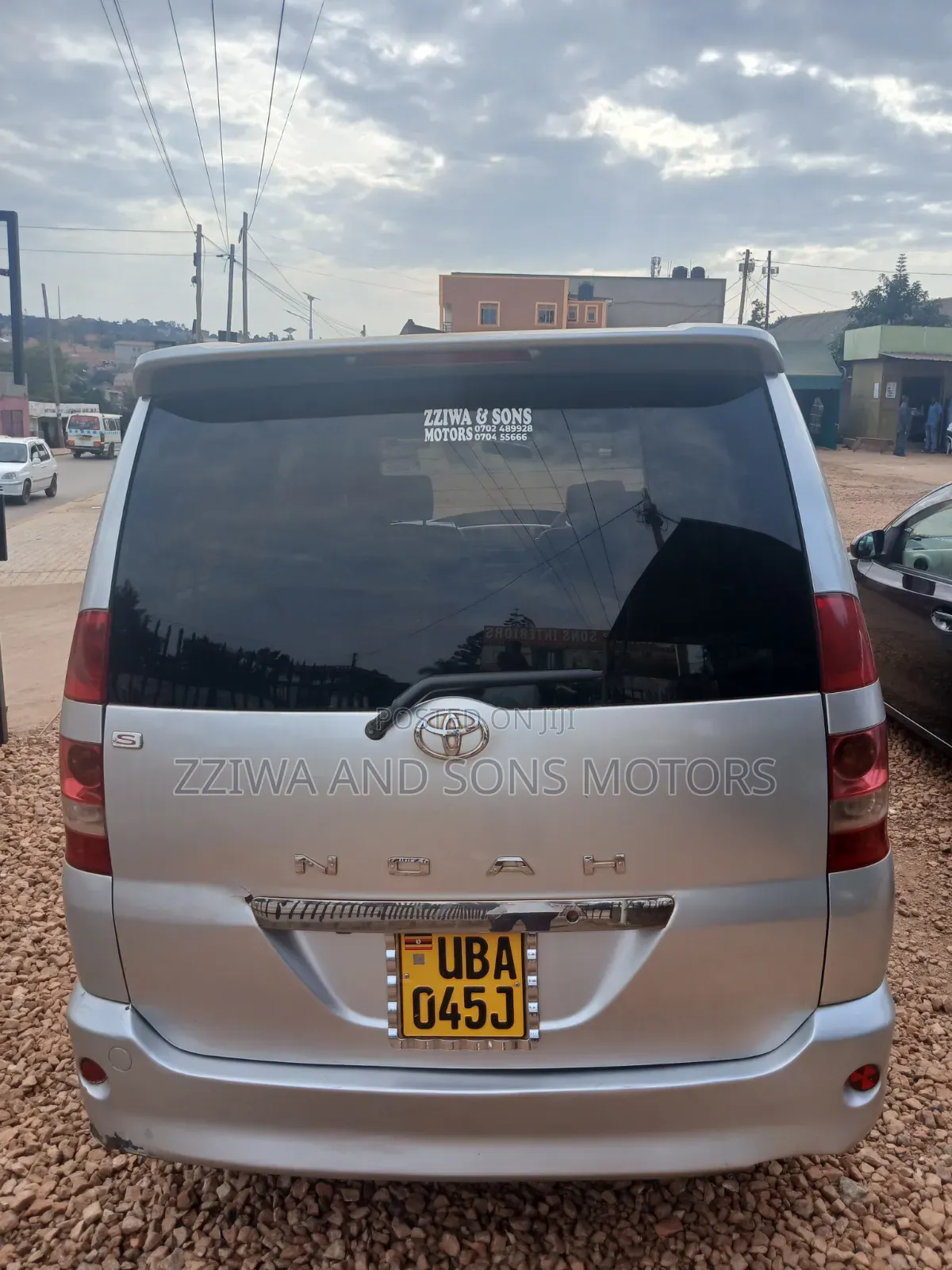 Toyota Noah 2002 Silver