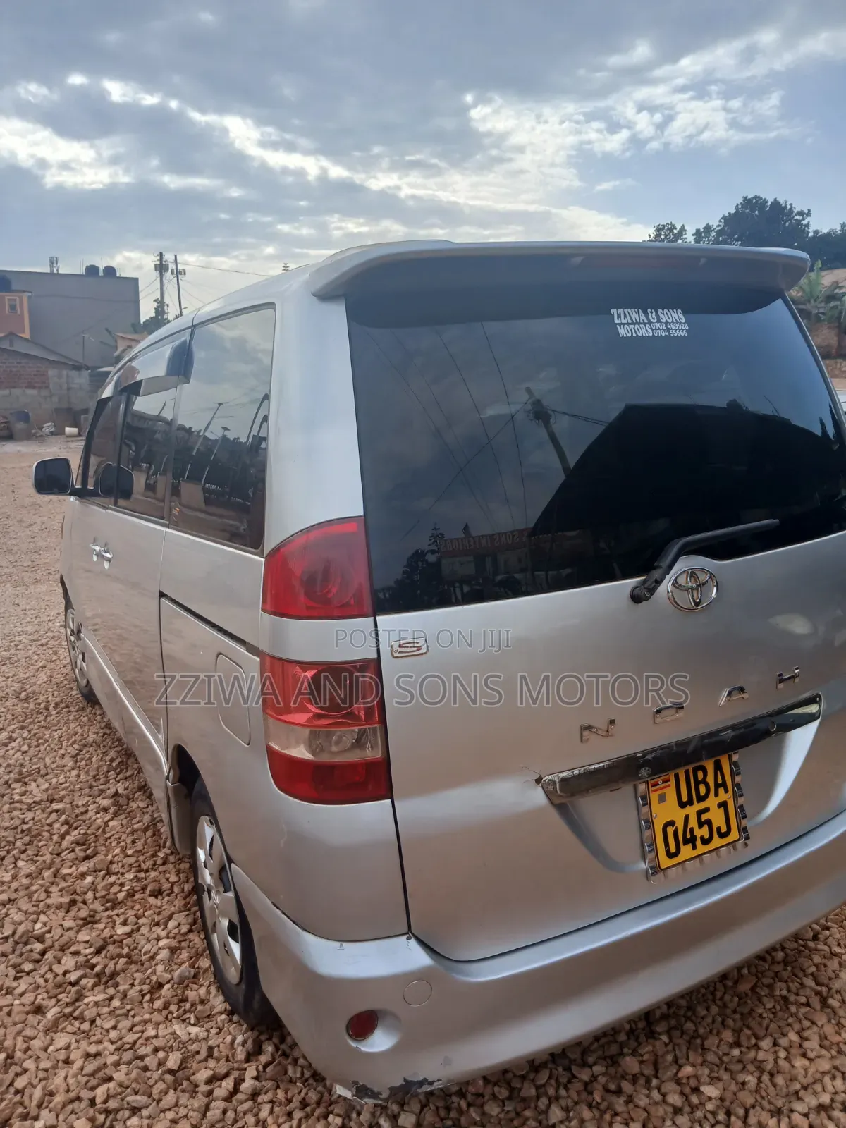 Toyota Noah 2002 Silver
