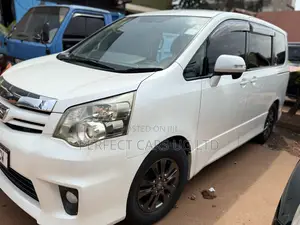 Toyota Noah 2.0 143hp AWD (8 Seater) 2010 White