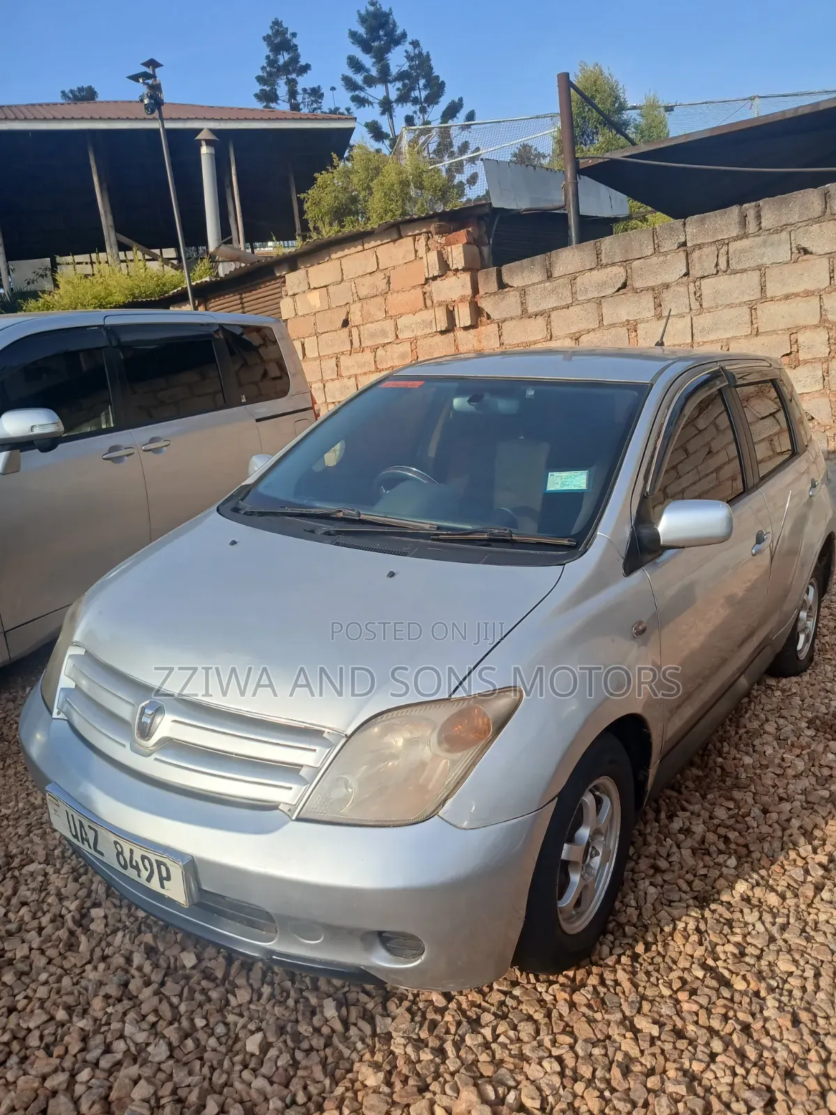 Toyota IST 2010 Silver