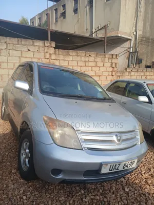 Toyota IST 2010 Silver