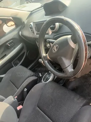 Toyota IST 2010 Silver