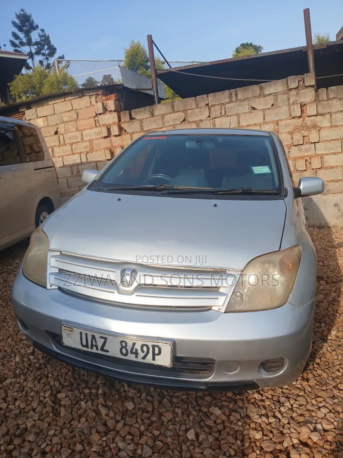 Toyota IST 2010 Silver