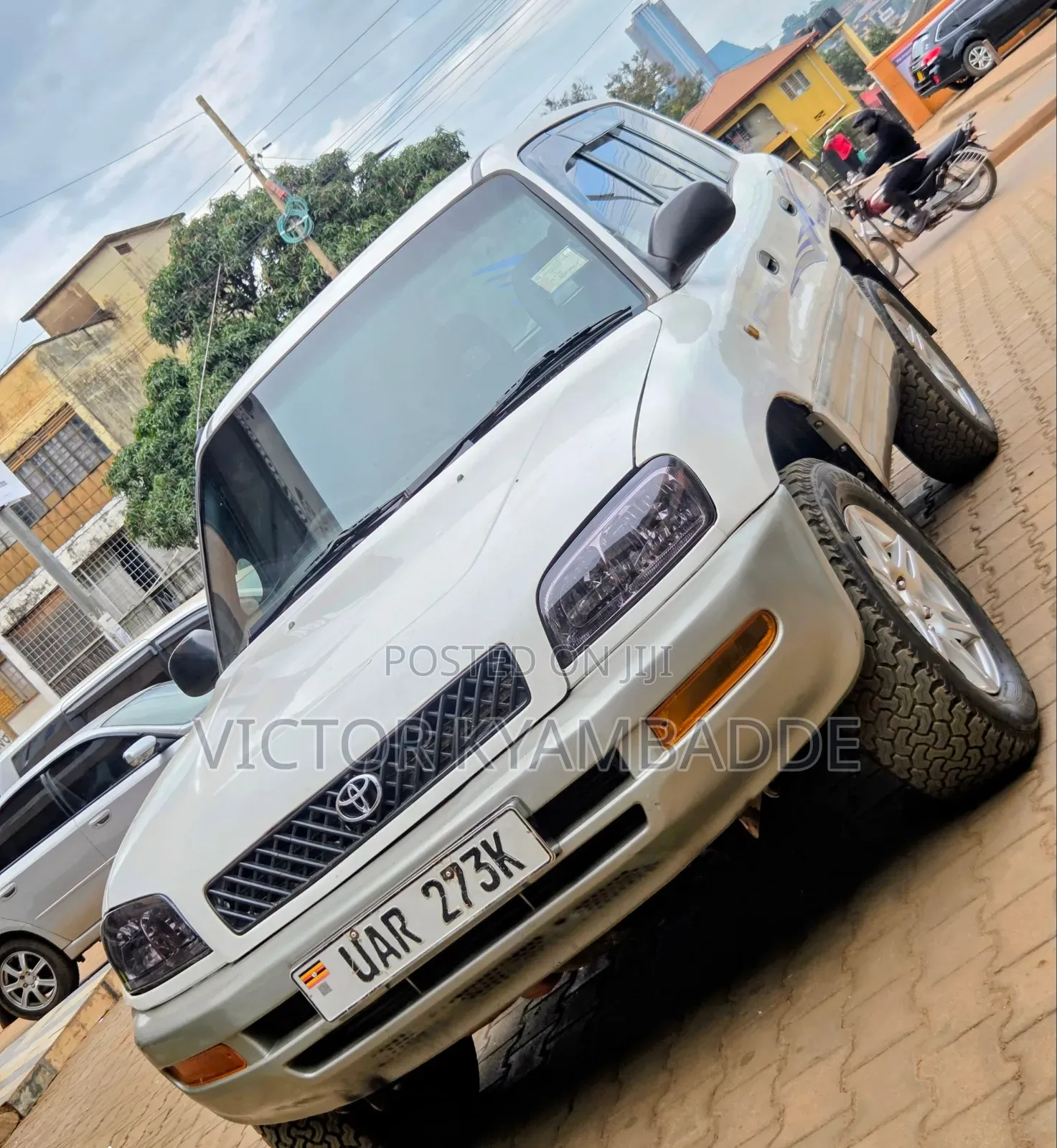 Toyota RAV4 Base FWD 1999 White