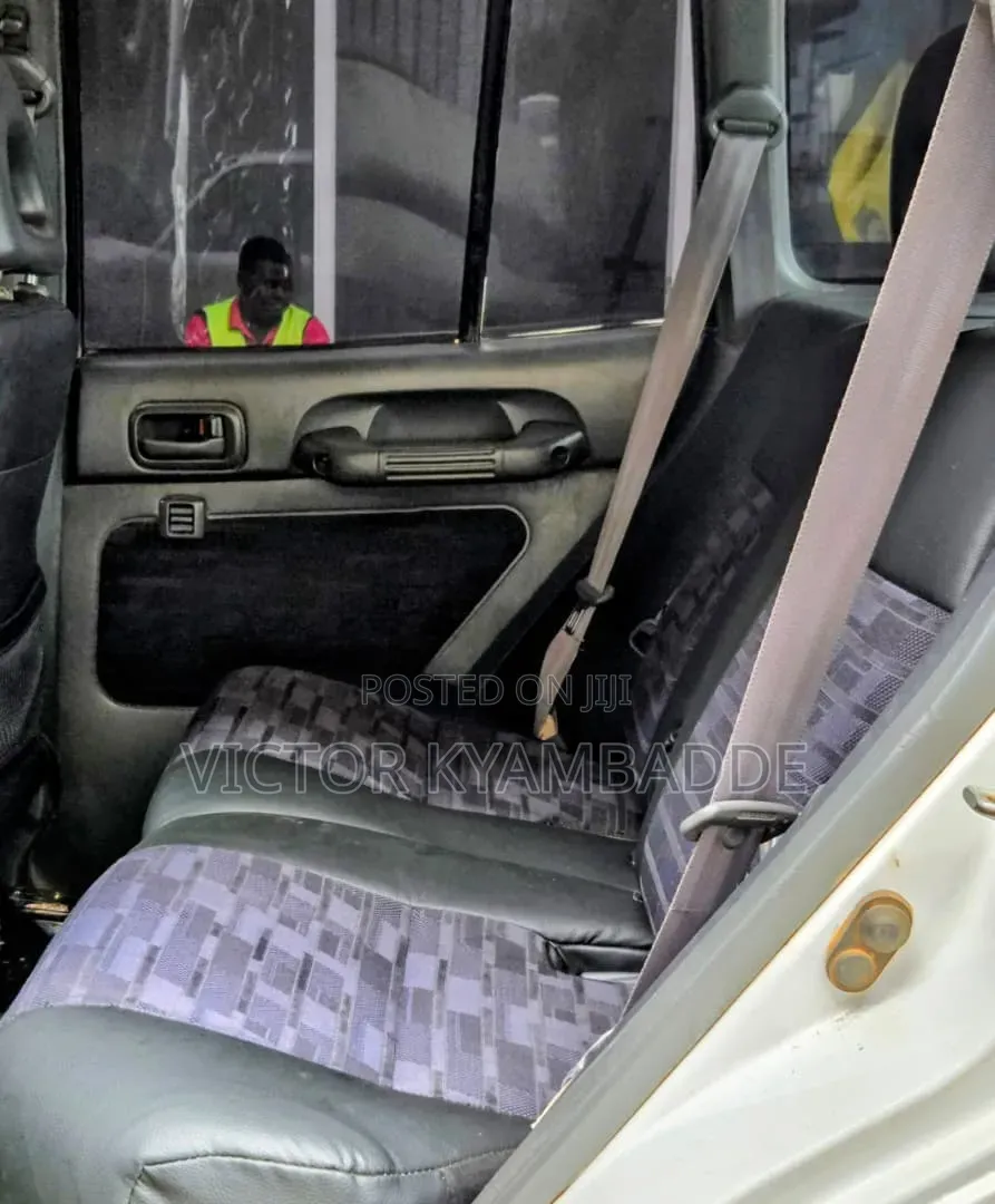 Toyota RAV4 Base FWD 1999 White