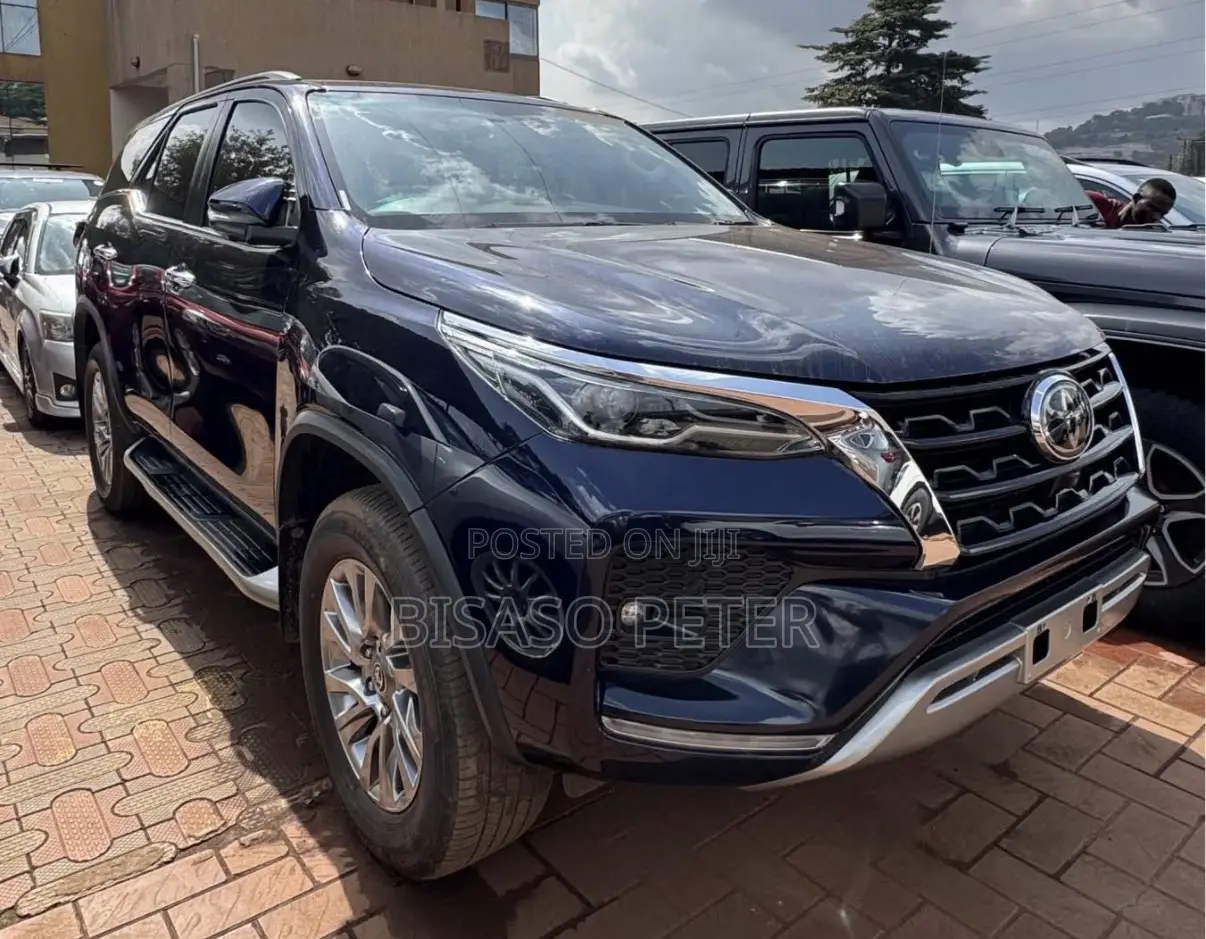 Toyota Fortuner 2.4 D AWD 2023 Blue