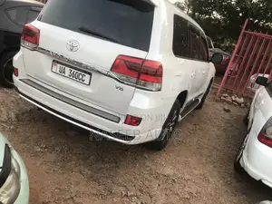 Toyota Land Cruiser Prado 2018 White