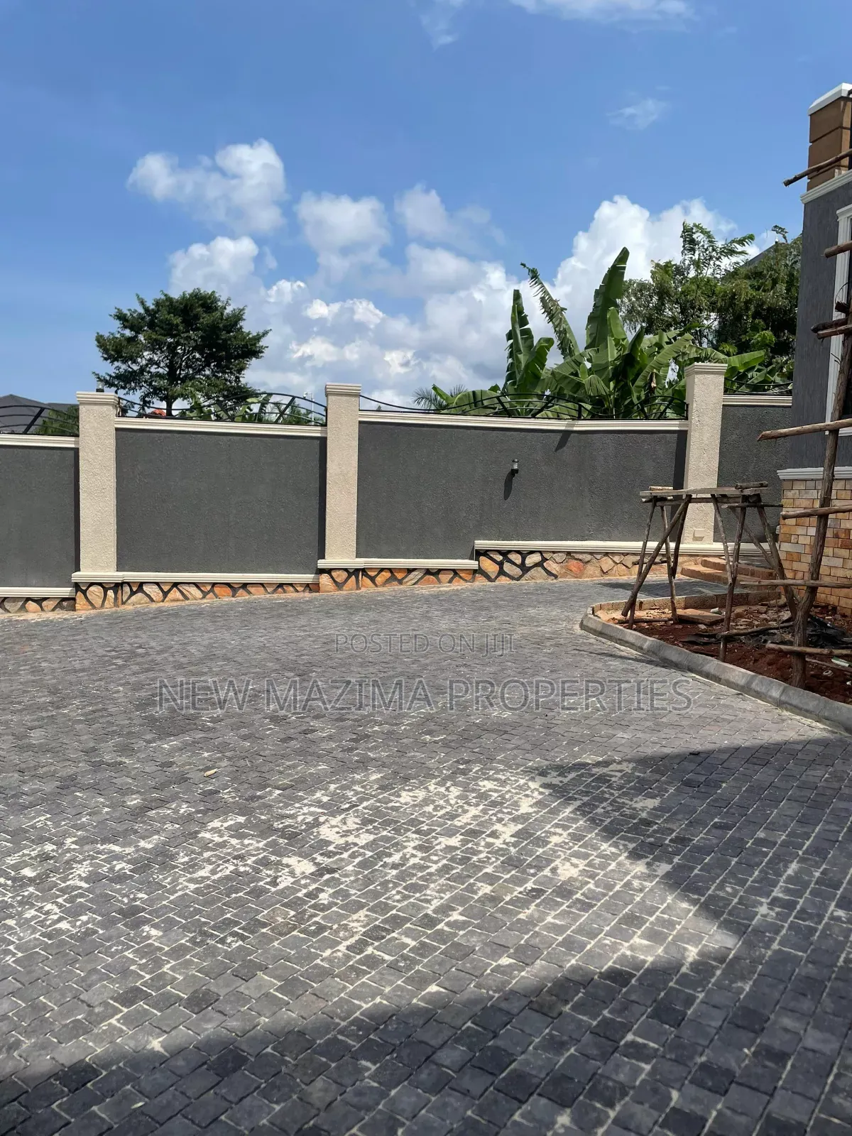 7bdrm Maisonette in Kigo, Central Division for sale